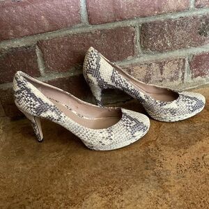 VINCE Camuto grey and cream snakeskin suede‎ leather platform heels